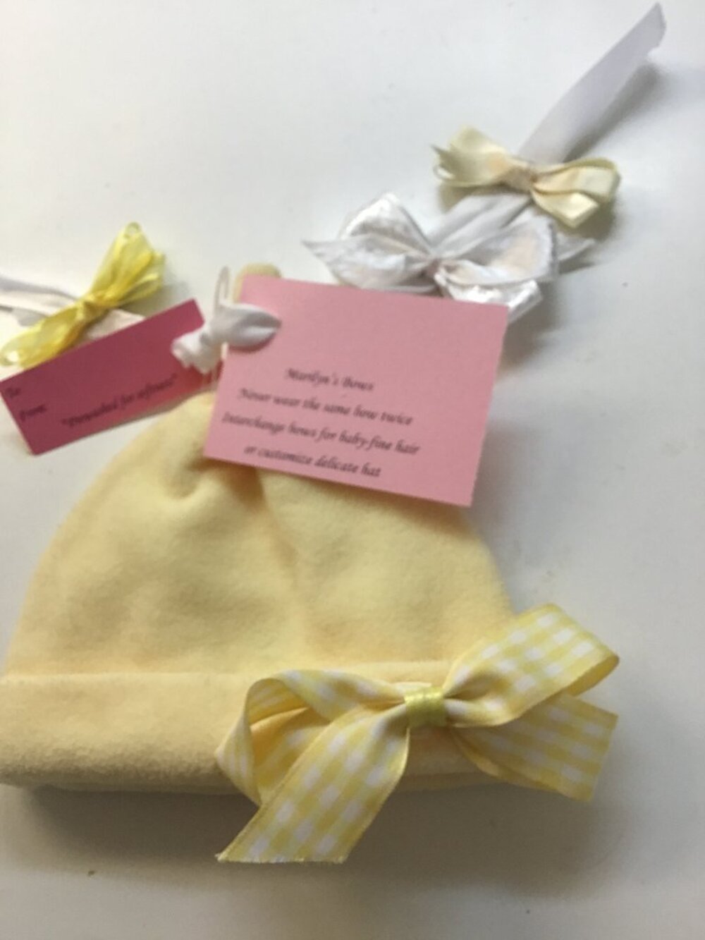 Baby Gap Yellow 7-12lbs Hat with Top-Knot and 4 Interchangeable Bows, NWT